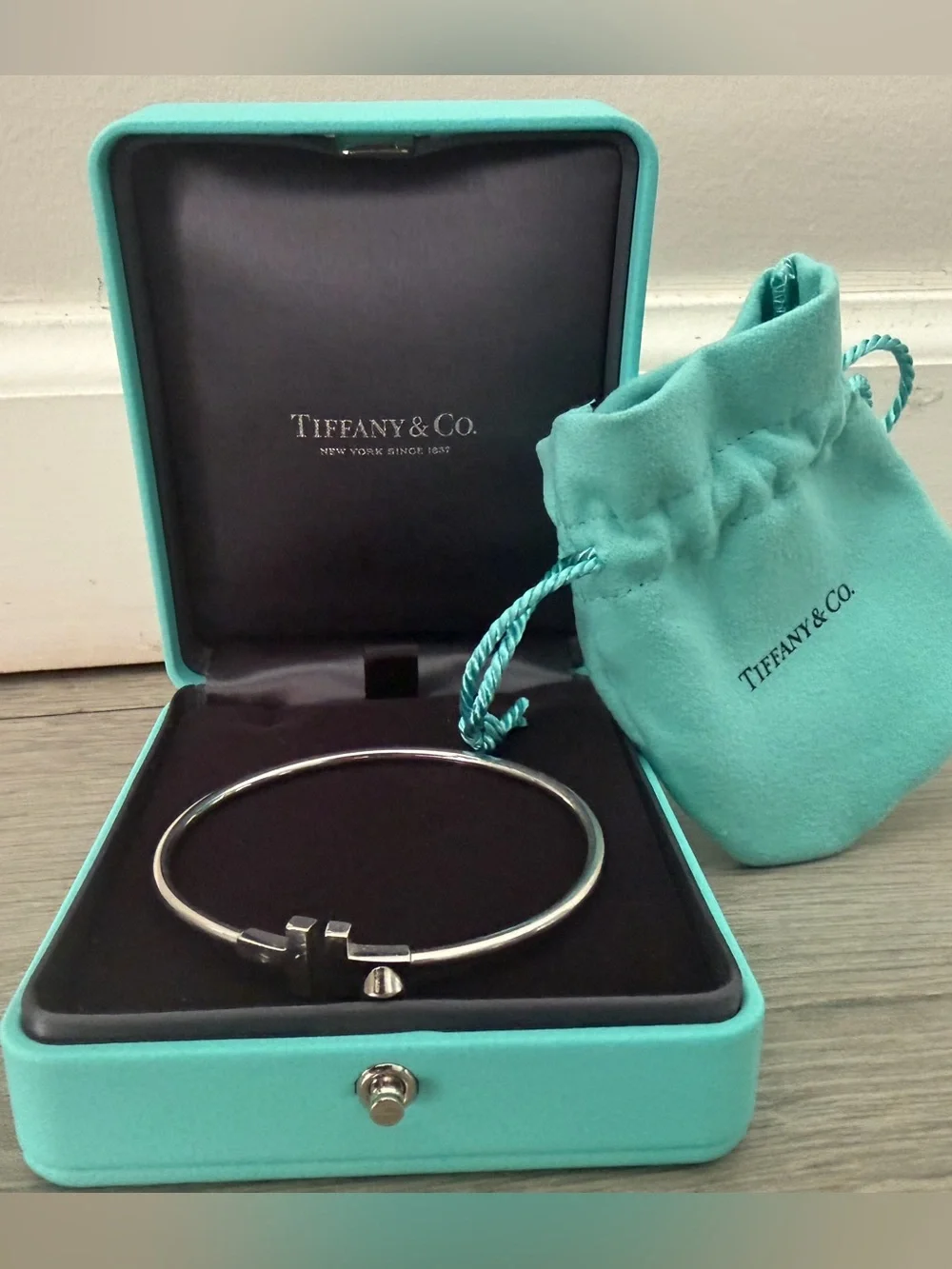 Tiffany & Co. Sterling Silver Hinged Bangle with Signature Blue Pouch